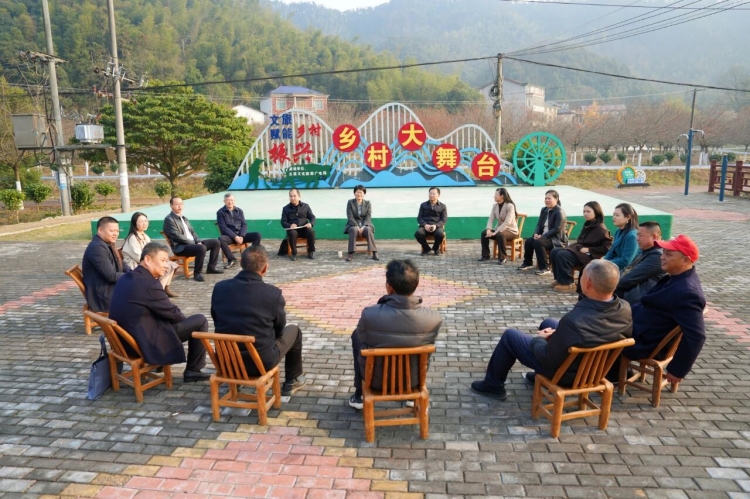 �����������չѲ����Ѳ�ּ����Ķ�ʮ������ȫ�ᾫ��΢����