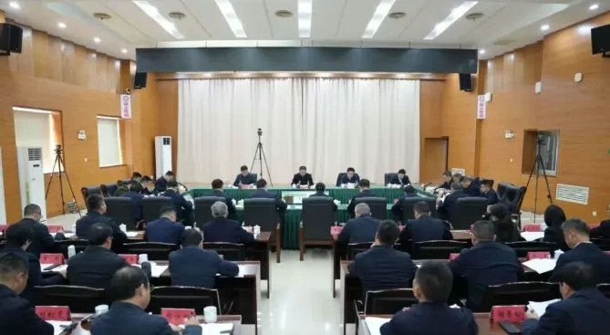 谢卫江在云溪区调研经济社会发展情况