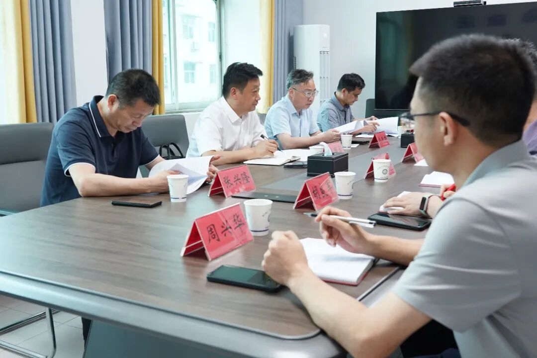 吴国良走访政法系统并听取区党代会报告暨未来五年发展意见征集情况