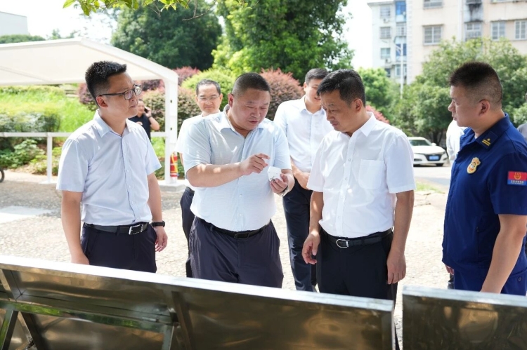 吴国良调研电动摩托车充电桩建设和防溺水工作